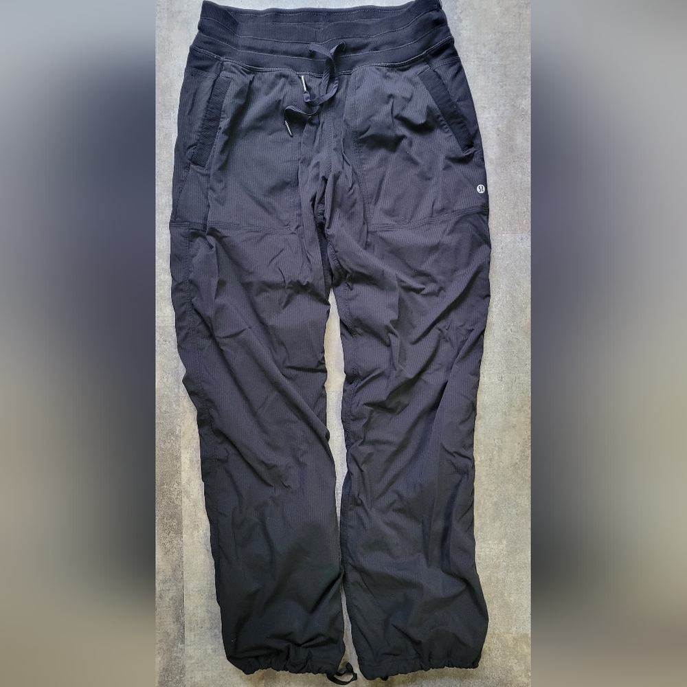 LULULEMON 8 studio lined